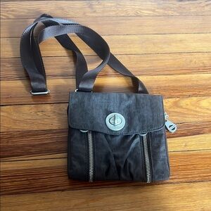 Baggallini Stylish Black/Gray/Silver Crossbody Travel Bag with Animal Print